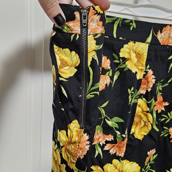 Forever 21 Fitted Floral Shorts - 3X - Picture 4 of 5